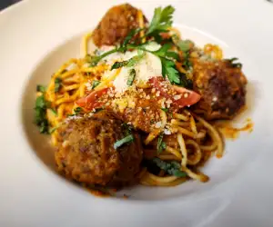 SPAGHETTI AND MEATBALLS